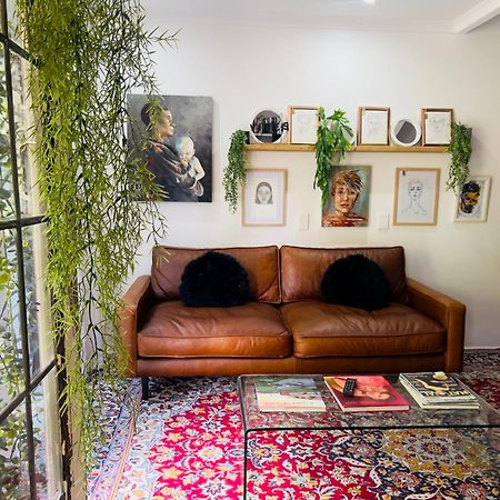 Art-Inspired Bedroom Close To Cbd موسيلباي المظهر الخارجي الصورة