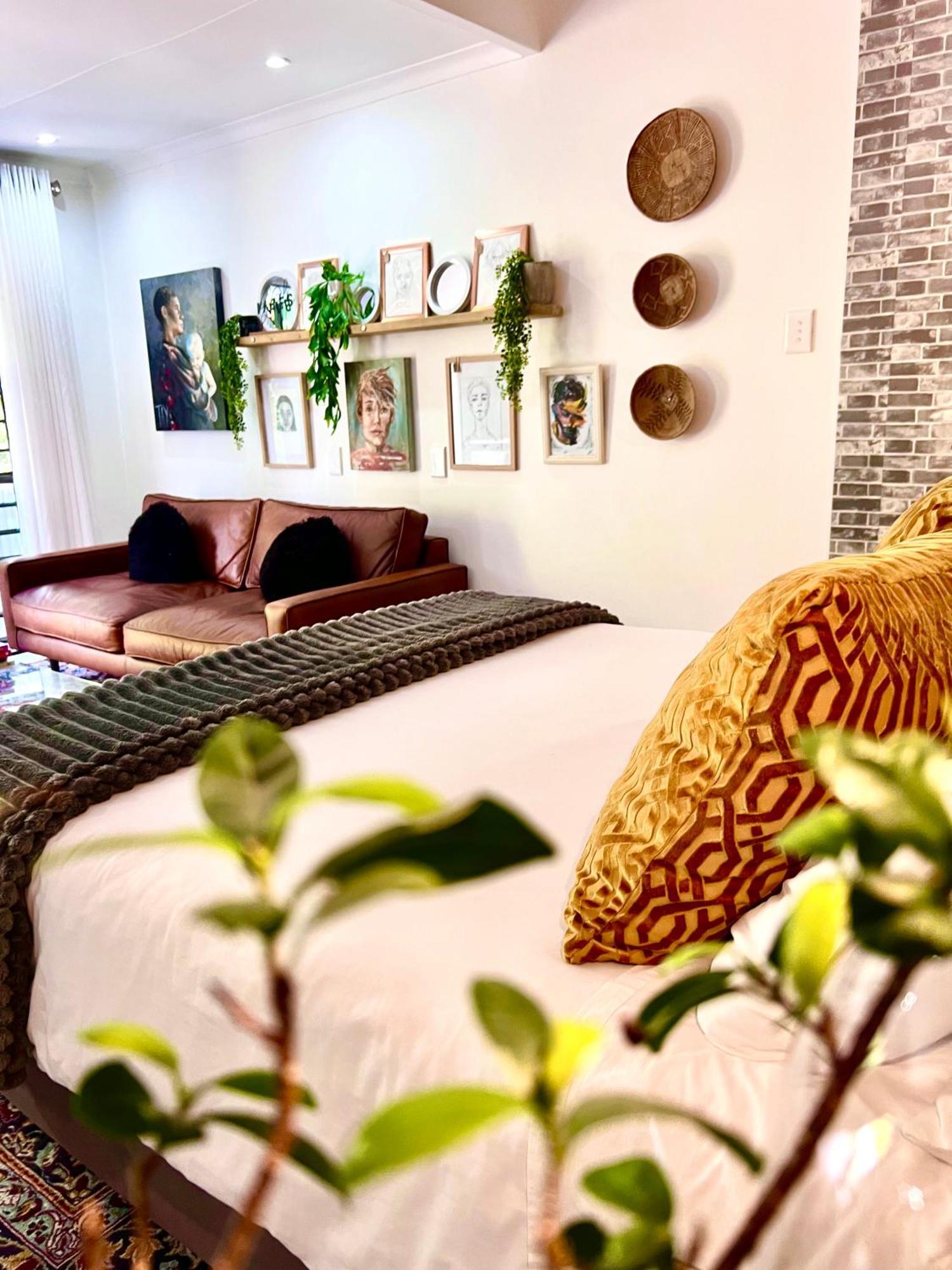 Art-Inspired Bedroom Close To Cbd موسيلباي المظهر الخارجي الصورة