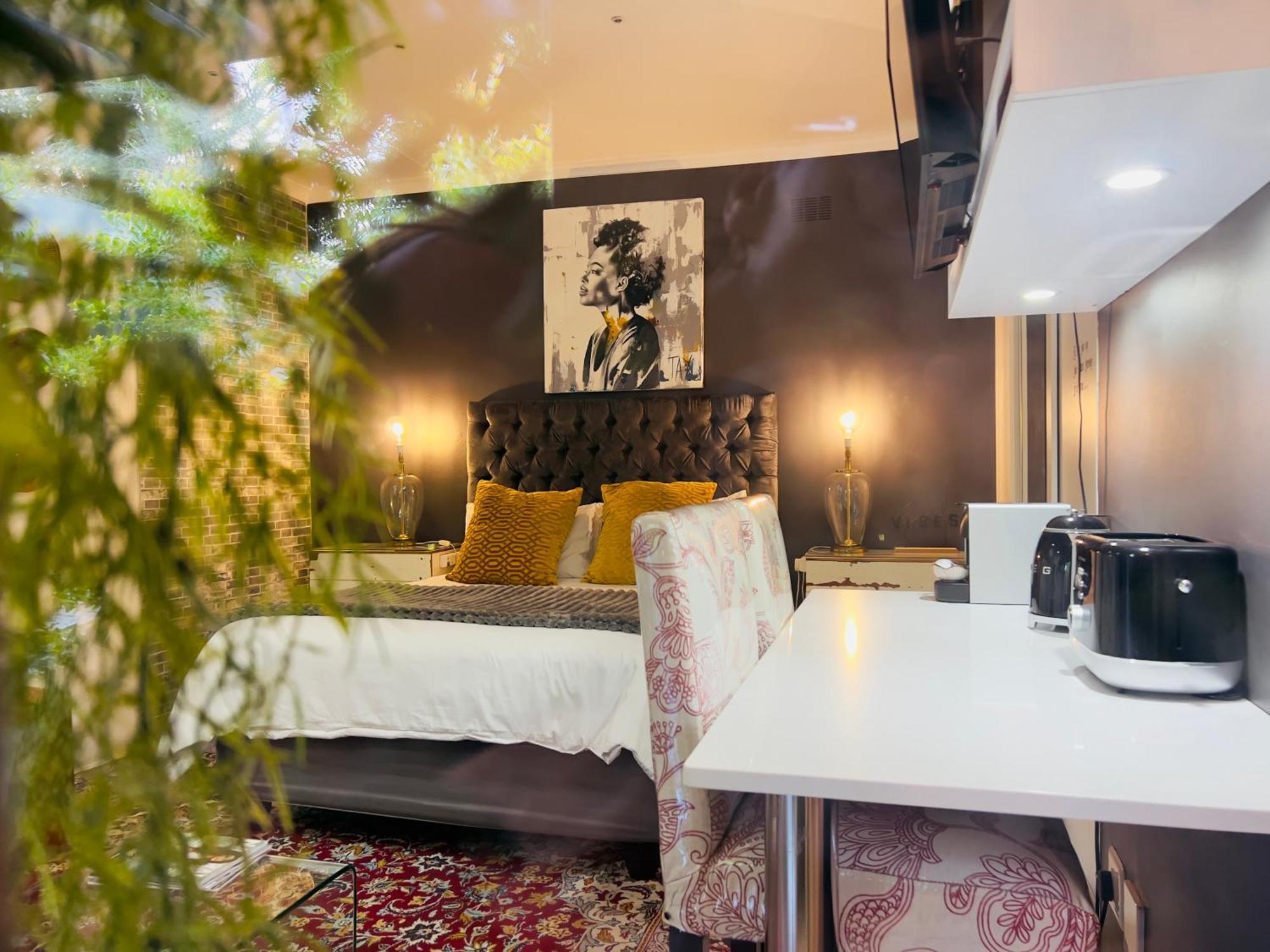 Art-Inspired Bedroom Close To Cbd موسيلباي المظهر الخارجي الصورة